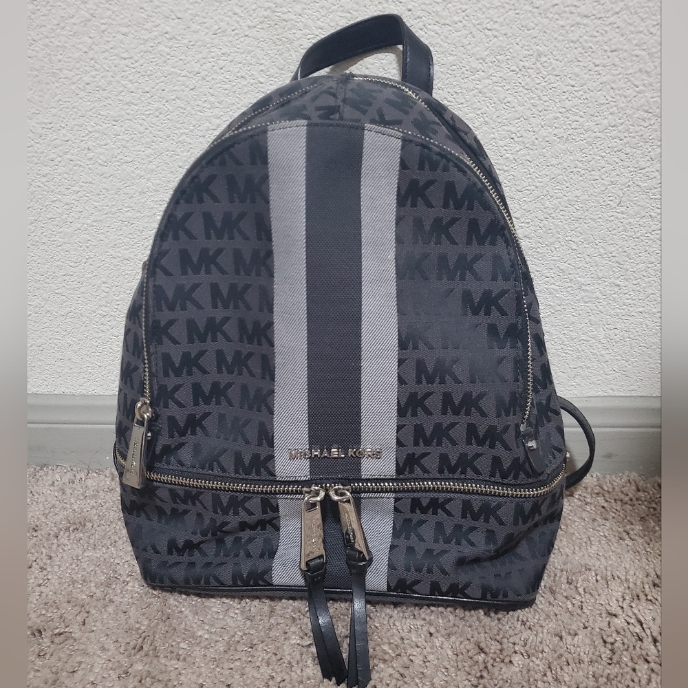 Michael Kors Rhea Zip black mini backpack - Picture 2 of 10